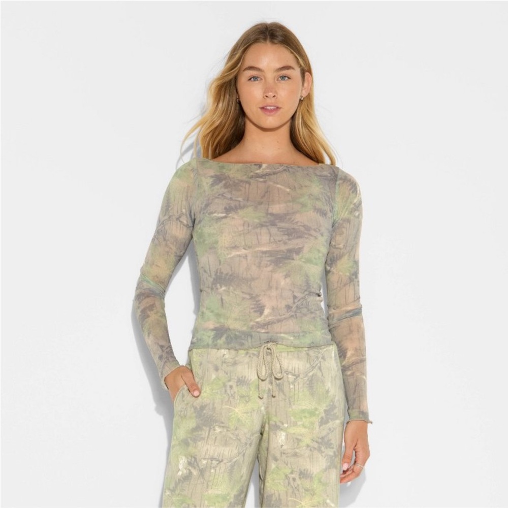 SALE! NWOT Off the Shoulder Camo Top